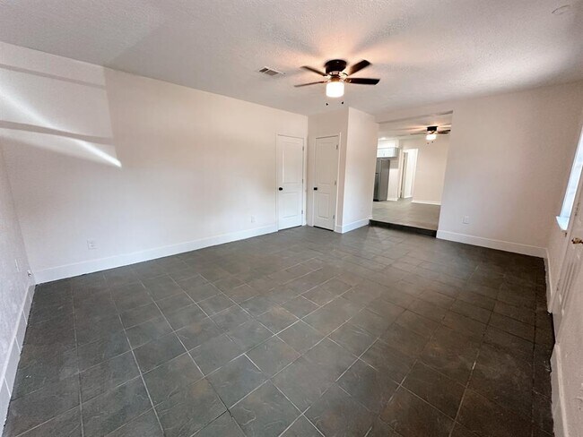 7602 Turquoise Ln in Houston, TX - Building Photo - Building Photo