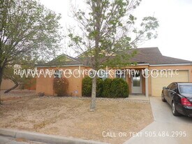 1932 Raspberry Dr NE in Rio Rancho, NM - Building Photo