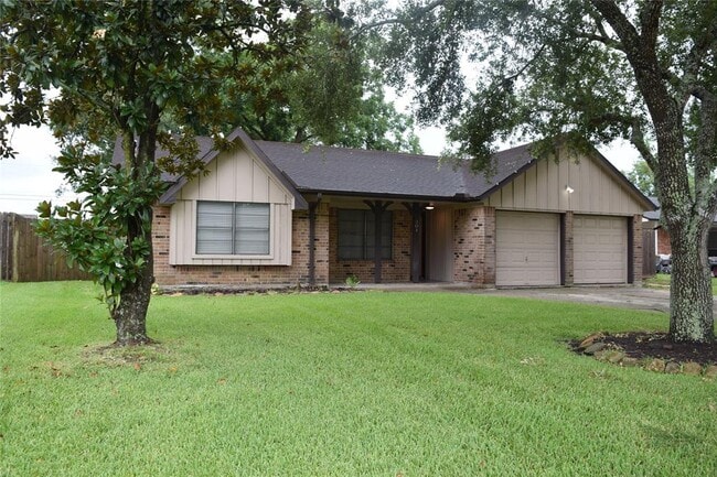 301 Rachael Ln in Friendswood, TX - Building Photo - Building Photo