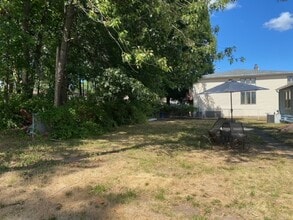 18 Reihl St, Unit 20Reihl in Elmwood Park, NJ - Building Photo - Building Photo