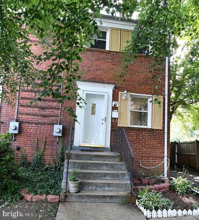 property at 41 Underwood Pl
