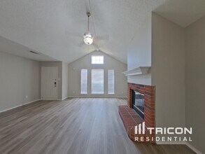 942 Tennessee Trail in Arlington, TX - Building Photo - Building Photo