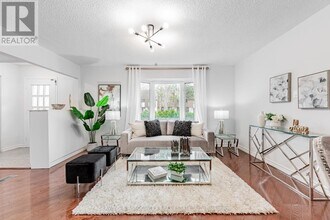 188 Springhead Gardens in Richmond Hill, ON - Building Photo - Building Photo