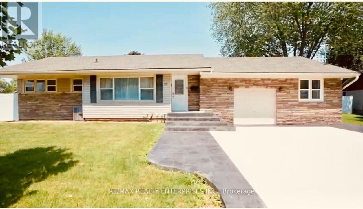 10 Draper Dr in St Catharines, ON - Building Photo