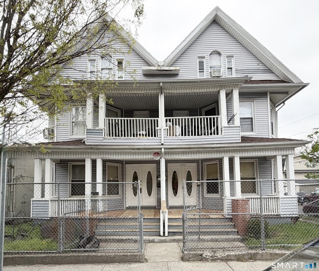 property at 1553 E Main St