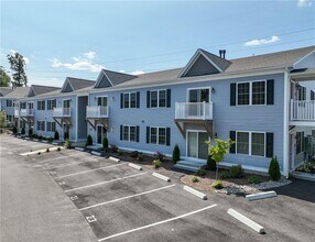 13 Gray Coach Ln in Cranston, RI - Building Photo - Building Photo