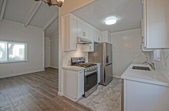 202-208 34th St in Manhattan Beach, CA - Building Photo - Building Photo
