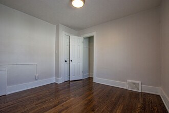 3812 Dodge St in Omaha, NE - Building Photo - Building Photo