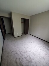 7625 W Donna Ct in Milwaukee, WI - Building Photo - Building Photo
