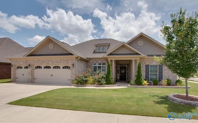 property at 7619 Flint Xing Cir SE