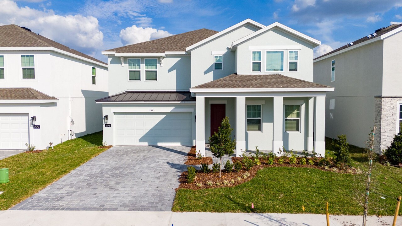 2573 Cavanaugh Dr in Union Park, FL - Building Photo