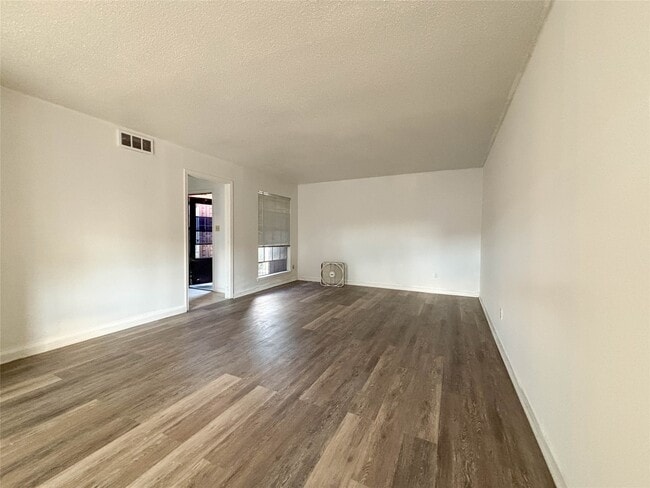 7206 S Gessner Rd in Houston, TX - Building Photo - Building Photo