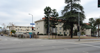 Helen Towers Apartments in Van Nuys, CA - Building Photo - Building Photo