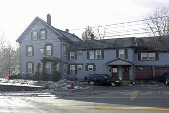 24 Crescent St in Derry, NH - Foto de edificio - Other