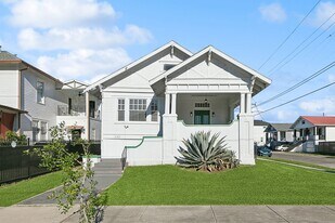 2301 Peniston St in New Orleans, LA - Building Photo