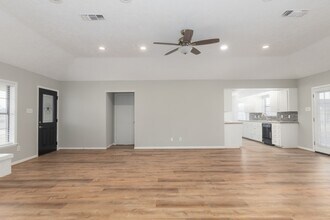 22 Westwood Dr W in Trinity, TX - Building Photo - Building Photo