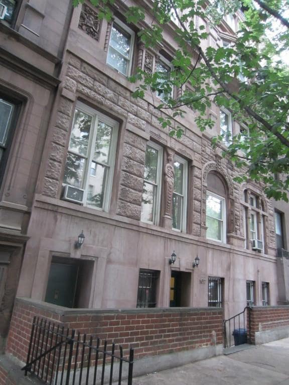 107 W 69th St in New York, NY - Building Photo - Building Photo