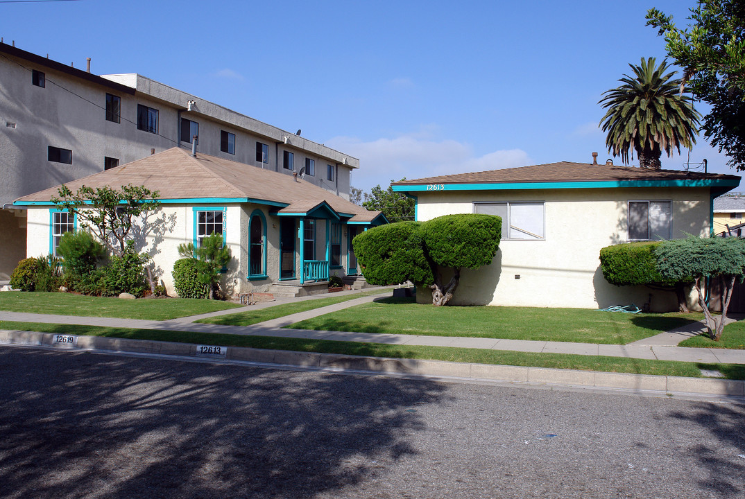 12613-12619 Menlo Ave in Hawthorne, CA - Building Photo