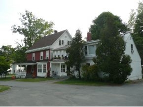 4 Mill Rd in North Springfield, VT - Foto de edificio