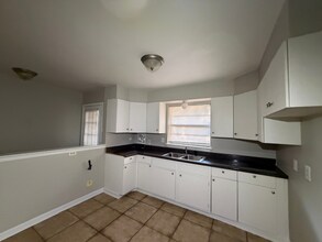 1085 S Perkins Rd in Memphis, TN - Building Photo - Building Photo