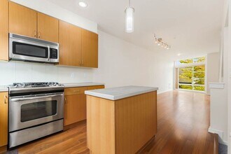 15130 NE 81st Way in Redmond, WA - Building Photo - Building Photo