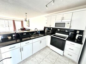 8300 Sands Point Blvd in Tamarac, FL - Building Photo