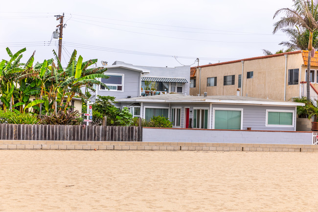 1527 Seal Way in Seal Beach, CA - Building Photo - Building Photo