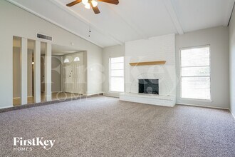 9814 Emory Oak Cir in Dallas, TX - Building Photo - Building Photo