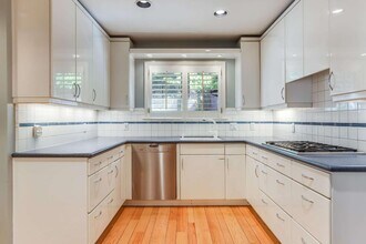 327 Bay Rd in Menlo Park, CA - Building Photo - Building Photo