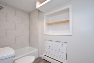 1366 Pascal St, Unit Unit A in St. Paul, MN - Building Photo - Building Photo