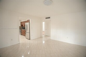 55 E 11th St in Hialeah, FL - Building Photo - Building Photo