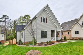 Greenwood Crossing in Belmont, NC - Building Photo - Building Photo