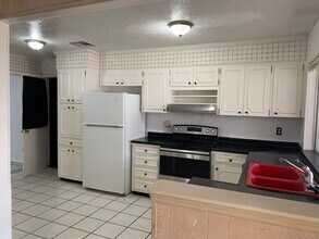 10609 Lakewood Ave in El Paso, TX - Building Photo - Building Photo