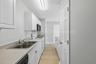 406 N Dickerson St in Burgaw, NC - Foto de edificio - Building Photo