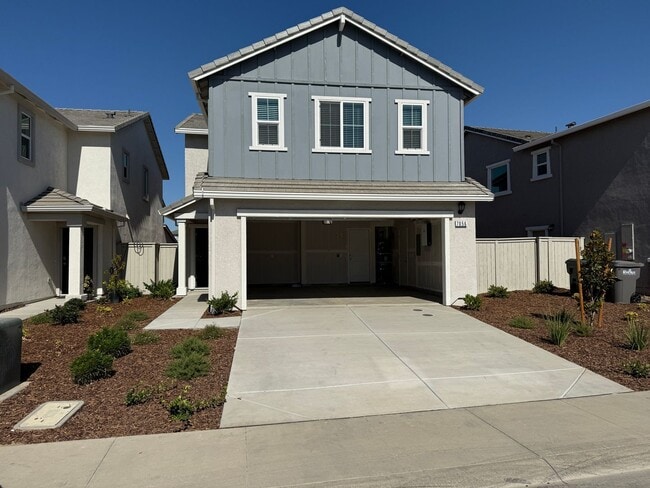 7056 Lone Sycamore St in Roseville, CA - Building Photo - Building Photo