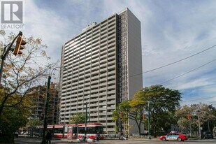 666 Spadina Ave. in Toronto, ON - Building Photo