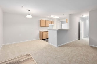 The Crossings At Summerland in Woodbridge, VA - Building Photo - Interior Photo
