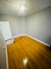 7800 S Cregier Ave in Chicago, IL - Building Photo - Building Photo