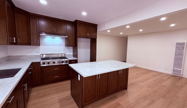 1610 W Cameron St in Long Beach, CA - Building Photo - Building Photo