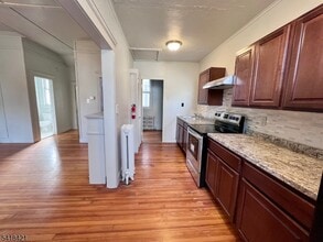 81 Monroe Pl in Bloomfield, NJ - Building Photo - Building Photo