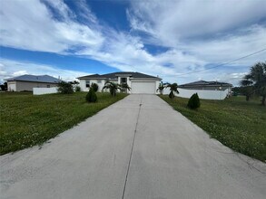 1049 Canoe Ct in La Belle, FL - Building Photo - Building Photo