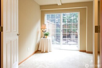 1027 NE 123rd St in Seattle, WA - Building Photo - Building Photo