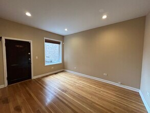 2734 N Campbell Ave in Chicago, IL - Building Photo - Building Photo