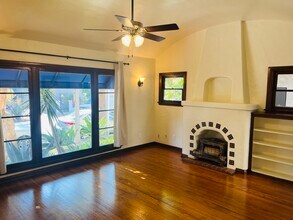 1040 Prospect Ave, Unit 4 in Long Beach, CA - Foto de edificio - Building Photo