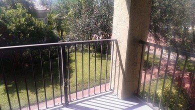 10276 Fox Trail Rd S, Unit 111 in West Palm Beach, FL - Foto de edificio - Building Photo