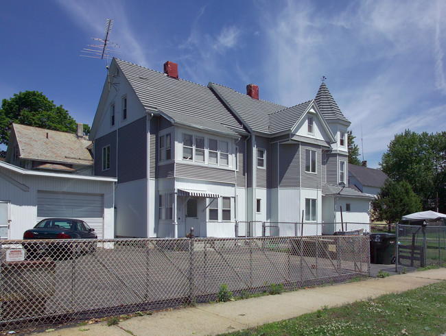 558 Plainfield St in Springfield, MA - Foto de edificio - Building Photo