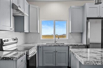 7608 Olympic Rd in Joshua Tree, CA - Foto de edificio - Building Photo