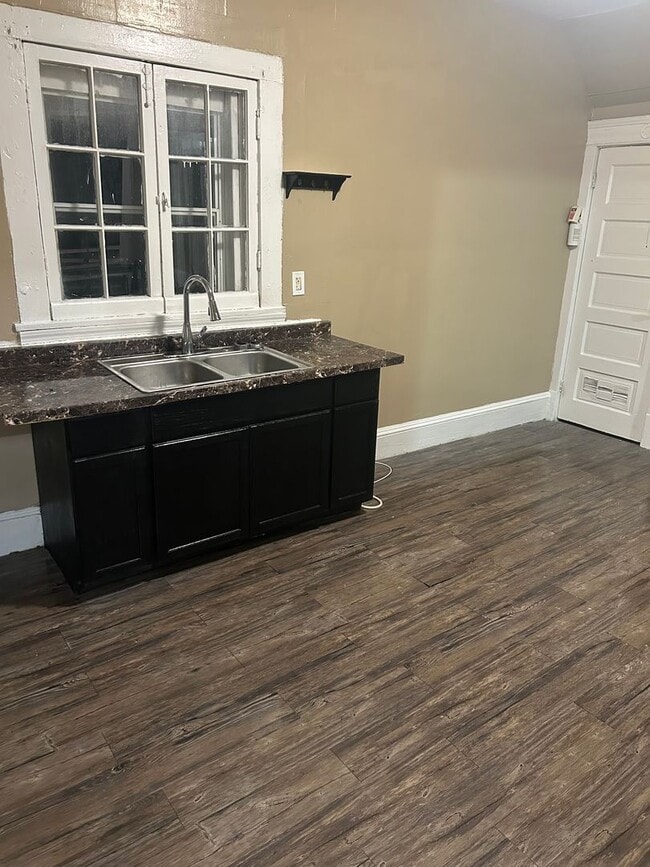 915 E 147th St in Cleveland, OH - Building Photo - Building Photo