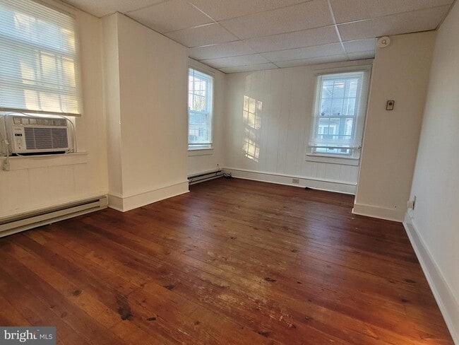 property at 409 N Washington St