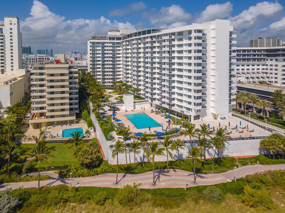 100 Lincoln Rd, Unit 431 in Miami Beach, FL - Foto de edificio